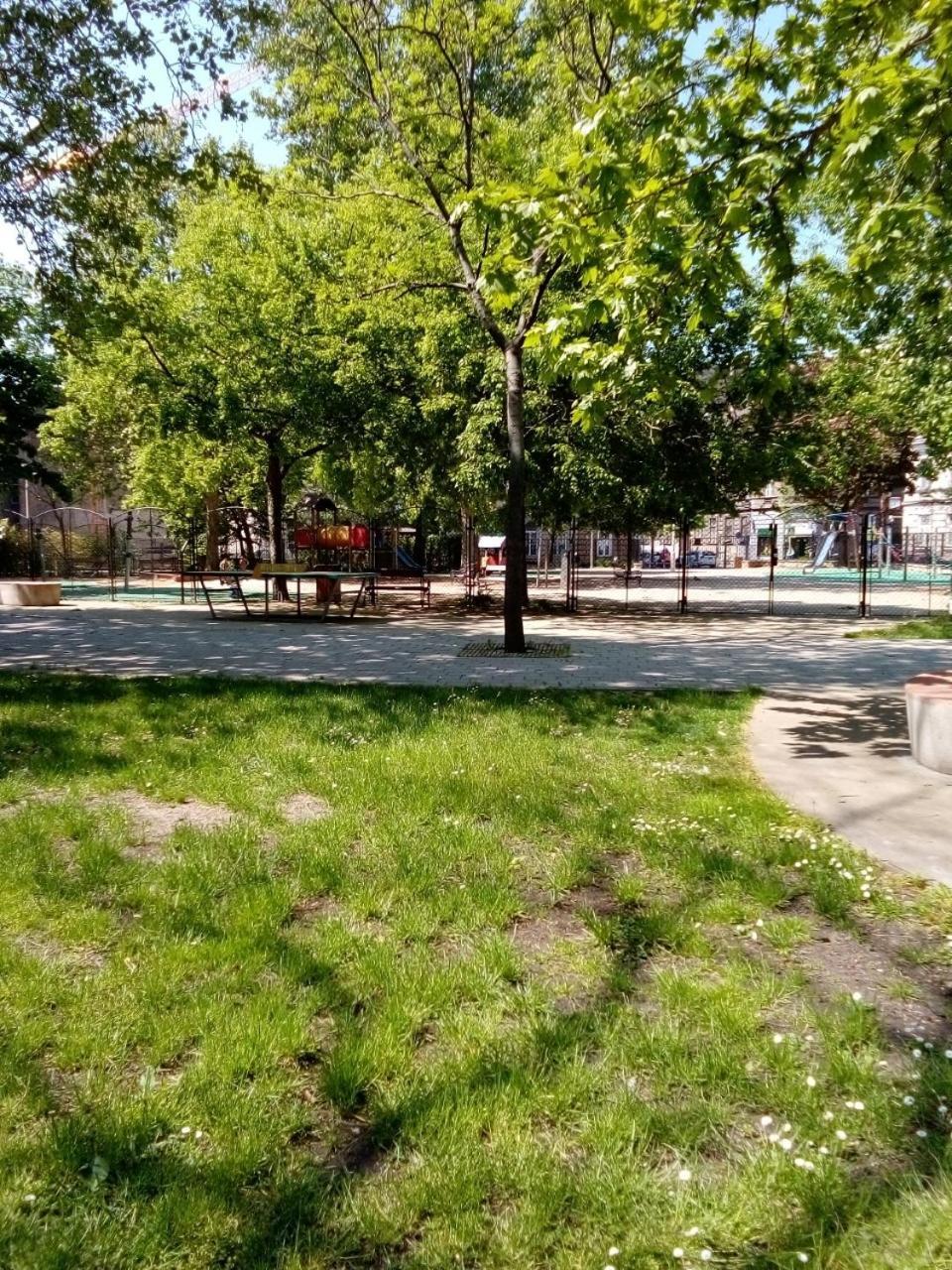 Sunny Facing The Park Apartmán Budapest